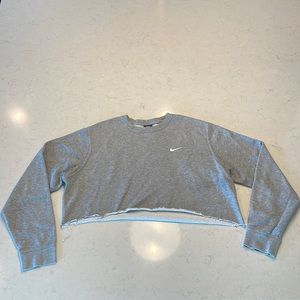Nike grey long sleeve crew neck cropped sweatshirt(Womens XL)-like new condition
